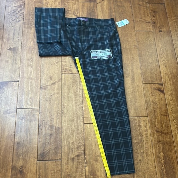 NWT Gloria Vanderbilt Plaid Size 16 Slim pants - Picture 9 of 15